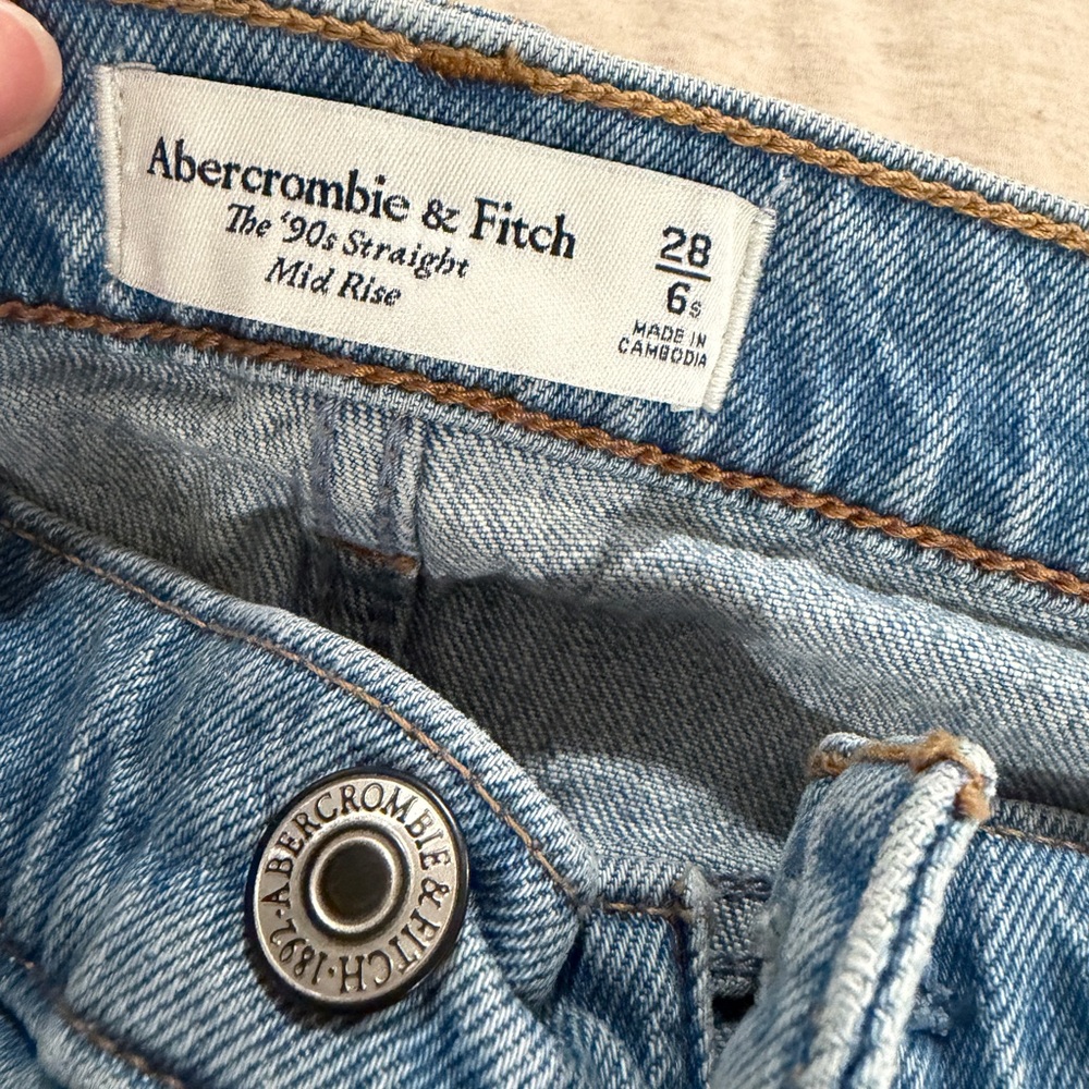 Abercrombie & Fitch 90s Straight Mid Rise Jeans